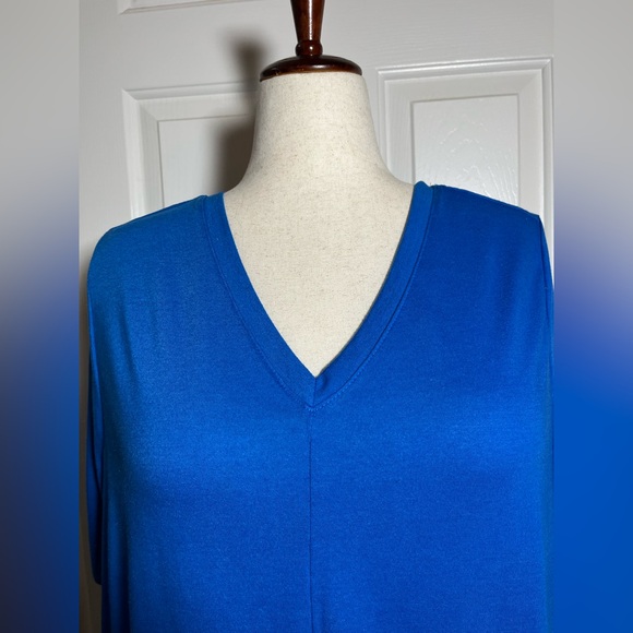 Lane Bryant Women’s Royal Blue V-Neck Short Sleeve Top - Picture 2 of 8